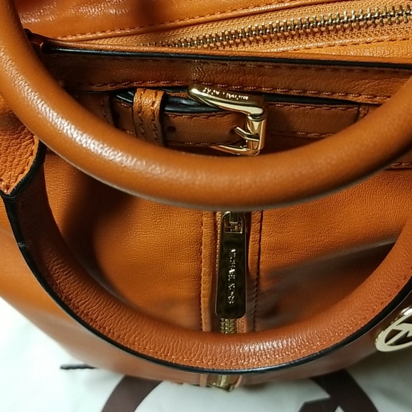 Michael Kors Bucket - Picture 15 of 16